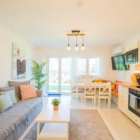 Mandala Apartman Aranypart Апартаменты *
